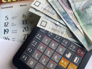 Ofis taşıma sürecinde bütçe planlaması yapan bir ekip